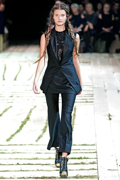 Look 11